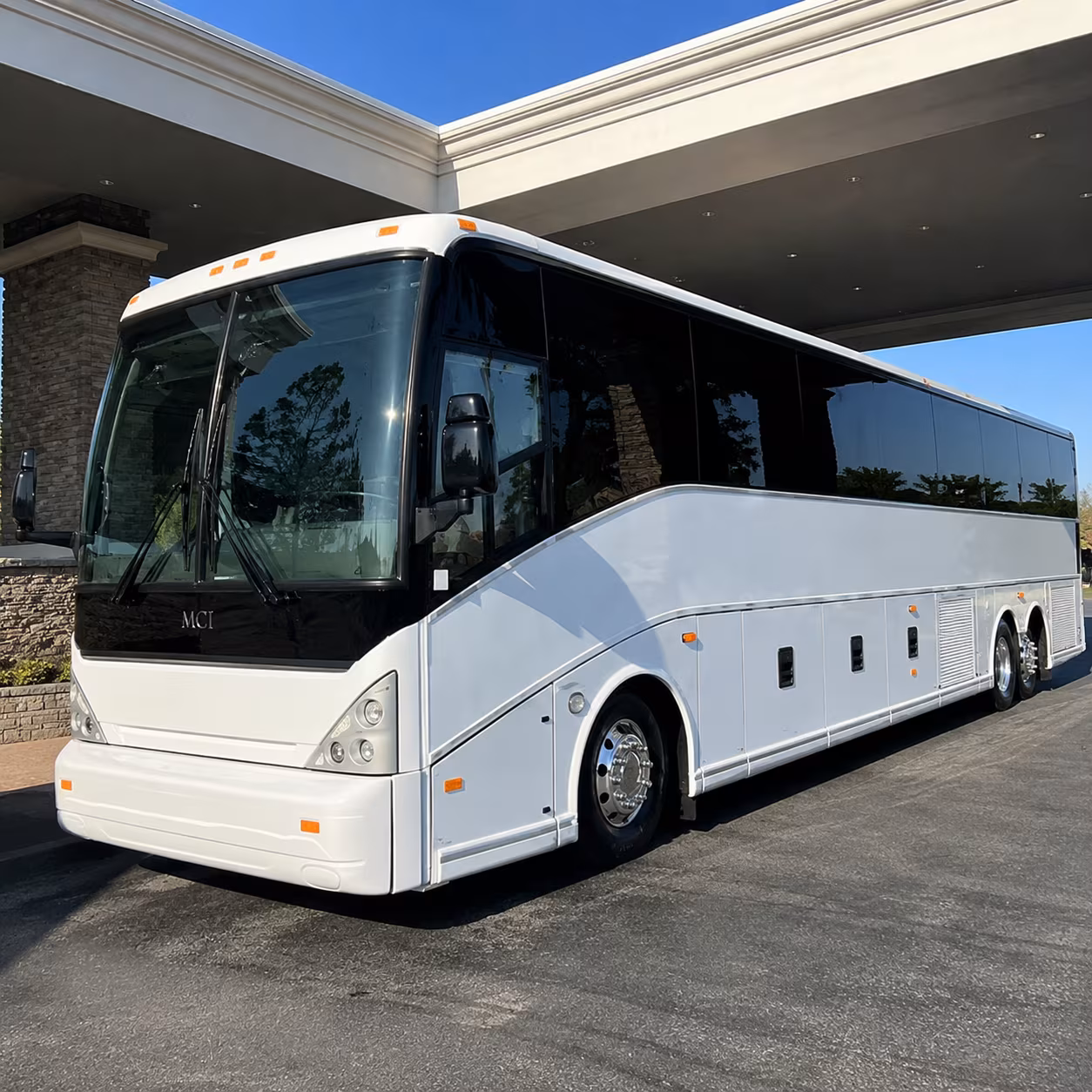 charter bus shuttle service to minneapolis saint paul international airport msp